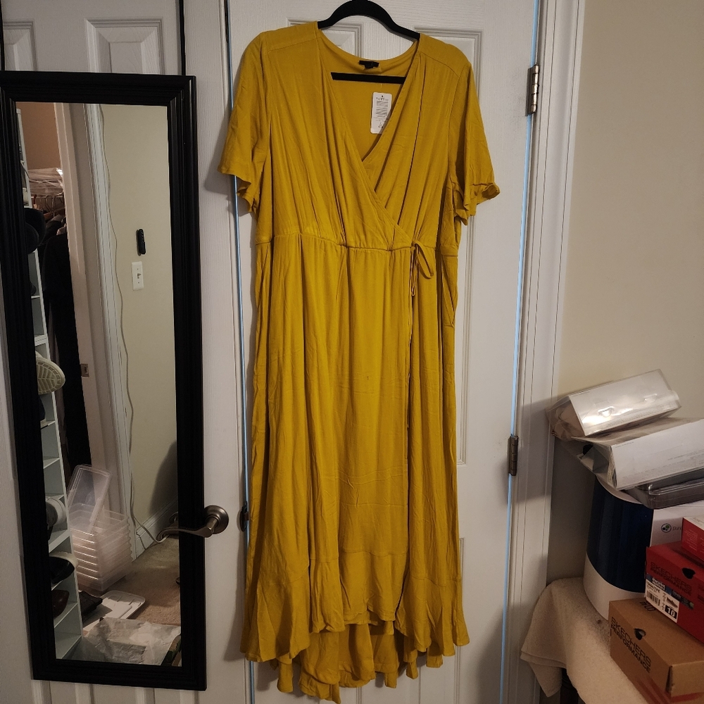 Nwt Torrid 18W-20W maxi rayon slub surplice wrap yellow dress